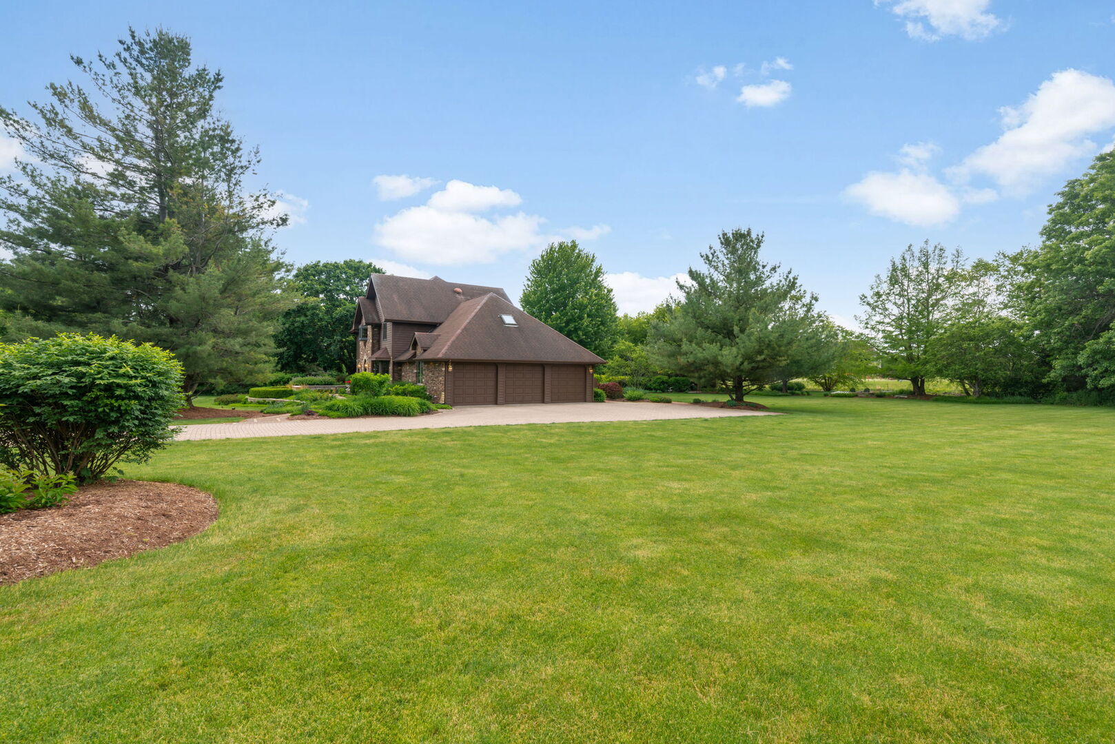 5N868 Prairie Valley Drive, St. Charles, IL 60175