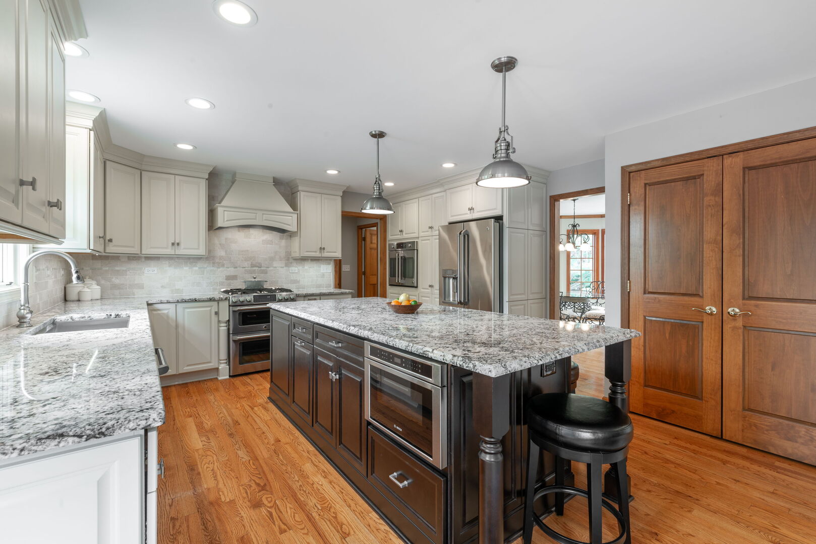 5N868 Prairie Valley Drive, St. Charles, IL 60175