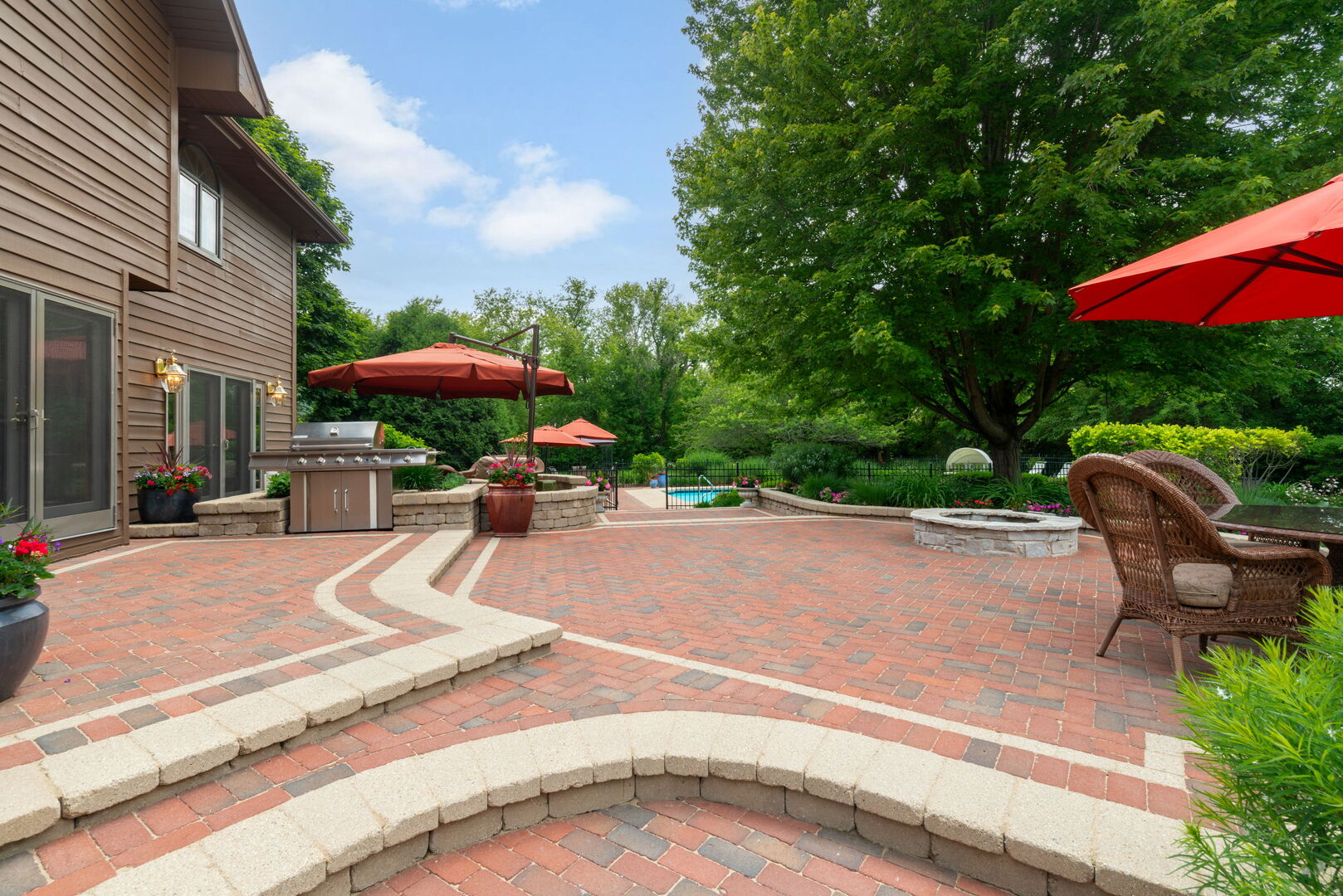 5N868 Prairie Valley Drive, St. Charles, IL 60175