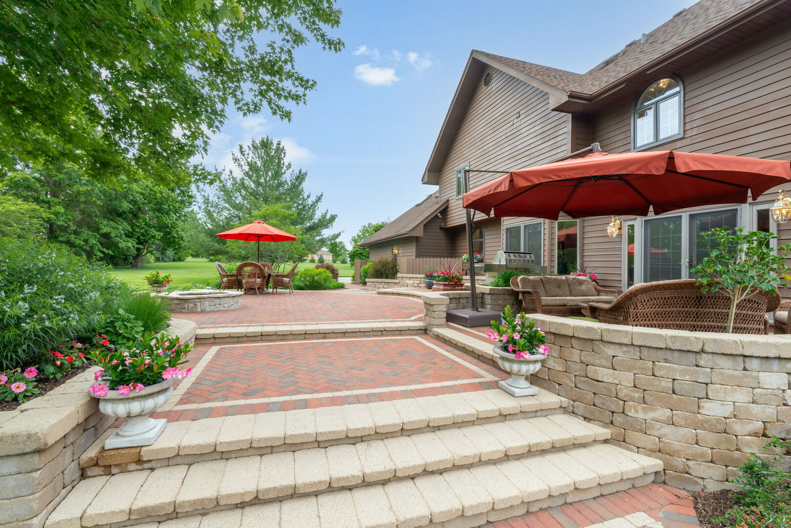5N868 Prairie Valley Drive, St. Charles, IL 60175
