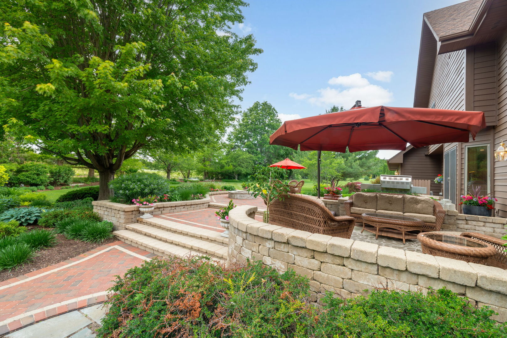 5N868 Prairie Valley Drive, St. Charles, IL 60175