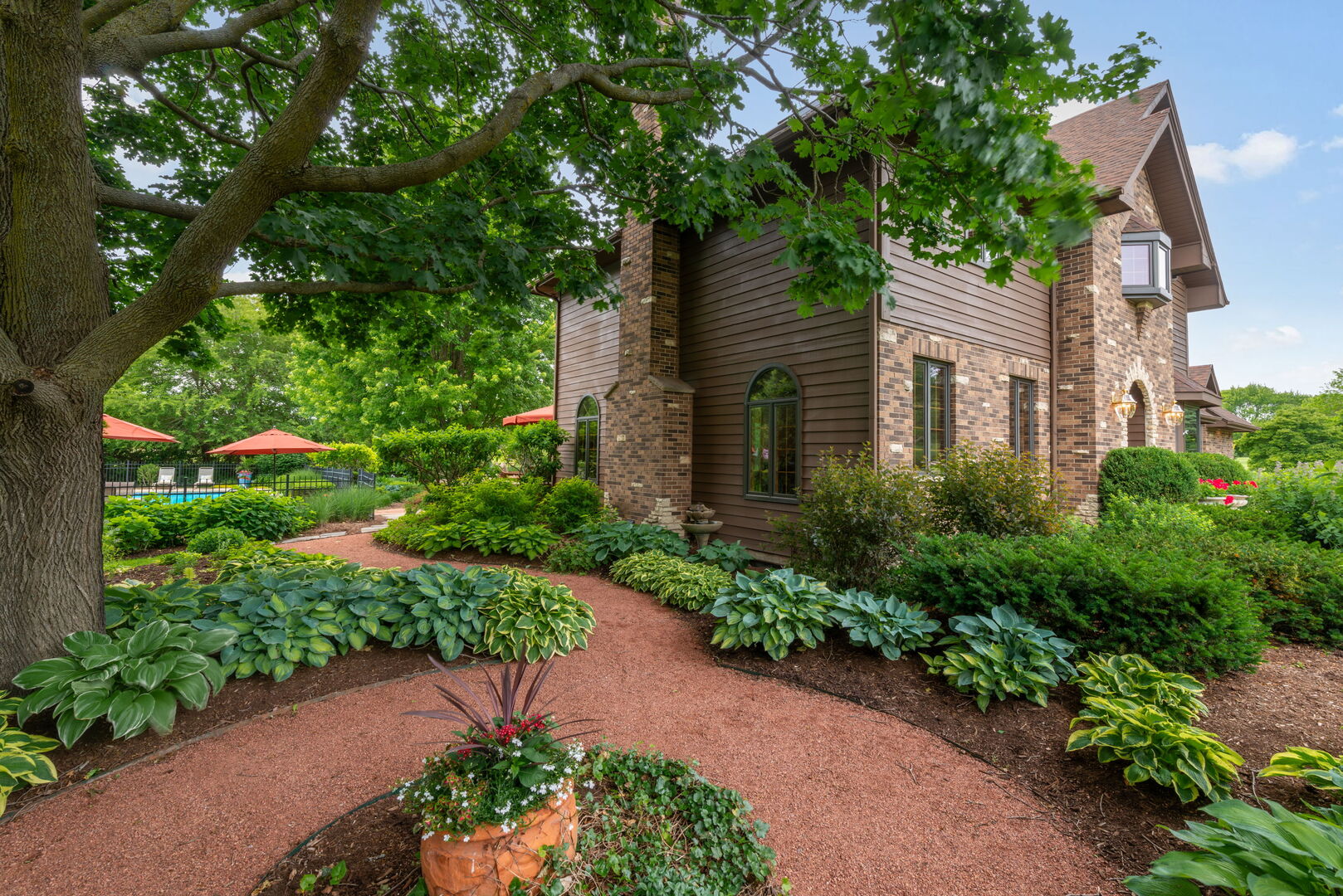 5N868 Prairie Valley Drive, St. Charles, IL 60175