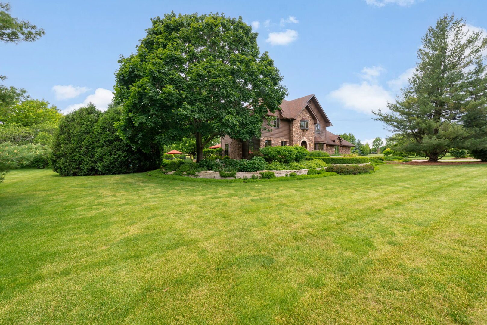 5N868 Prairie Valley Drive, St. Charles, IL 60175