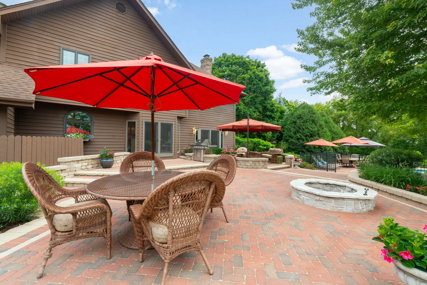 5N868 Prairie Valley Drive, St. Charles, IL 60175