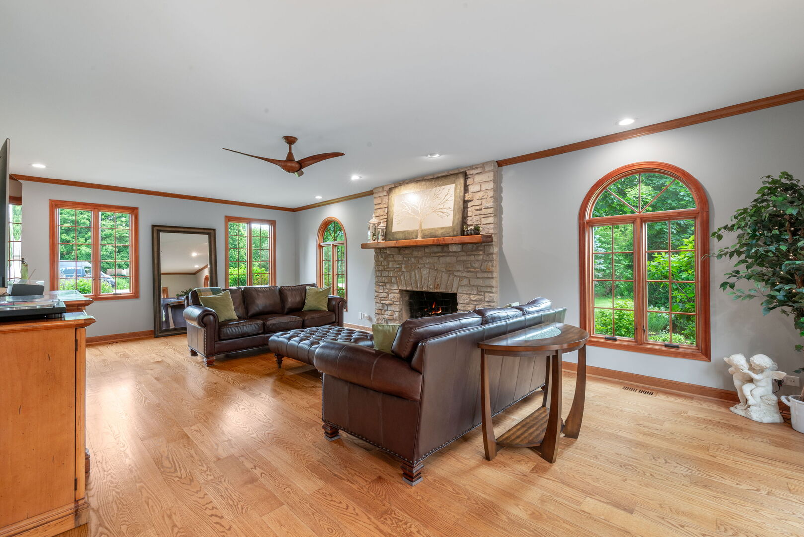 5N868 Prairie Valley Drive, St. Charles, IL 60175