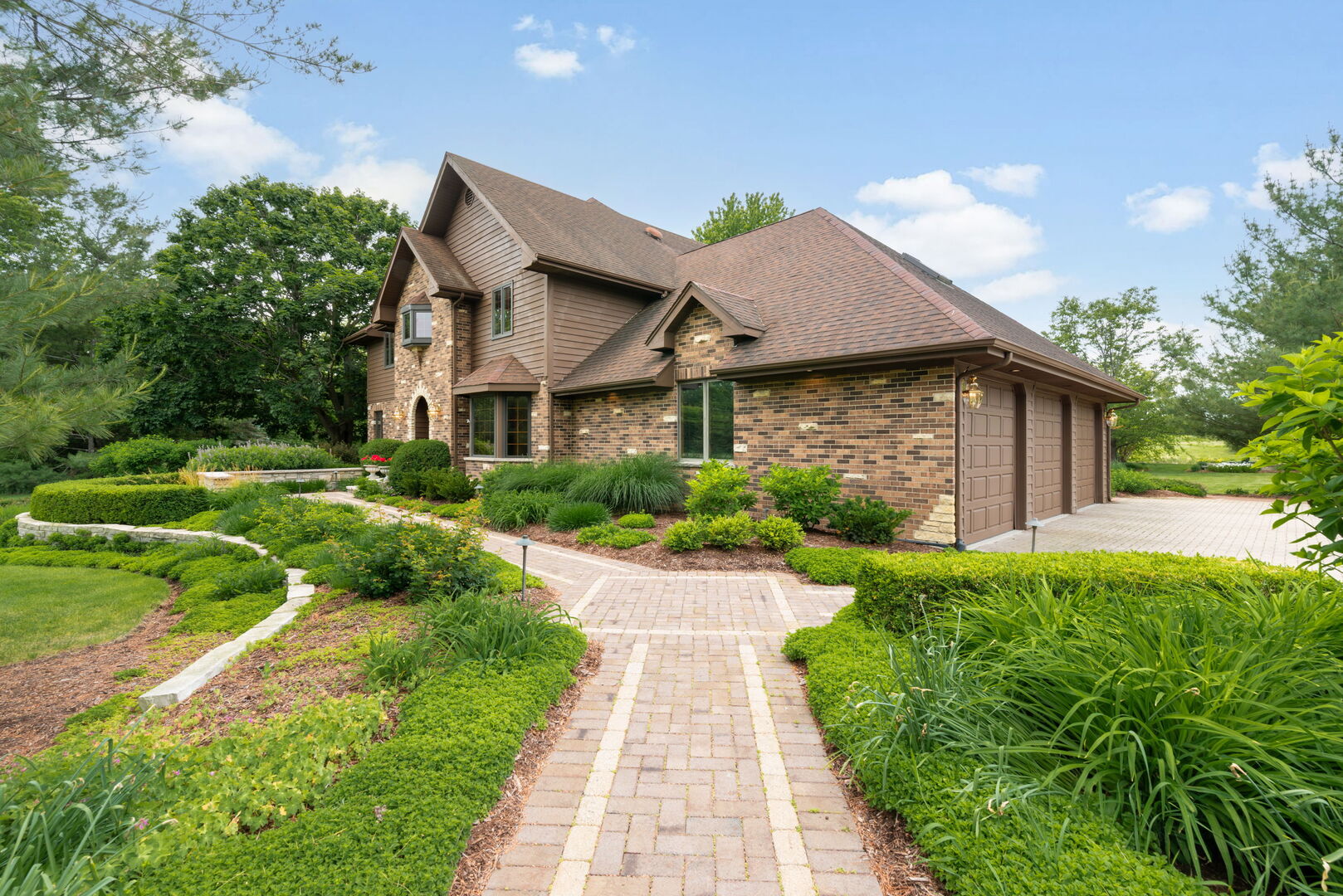 5N868 Prairie Valley Drive, St. Charles, IL 60175