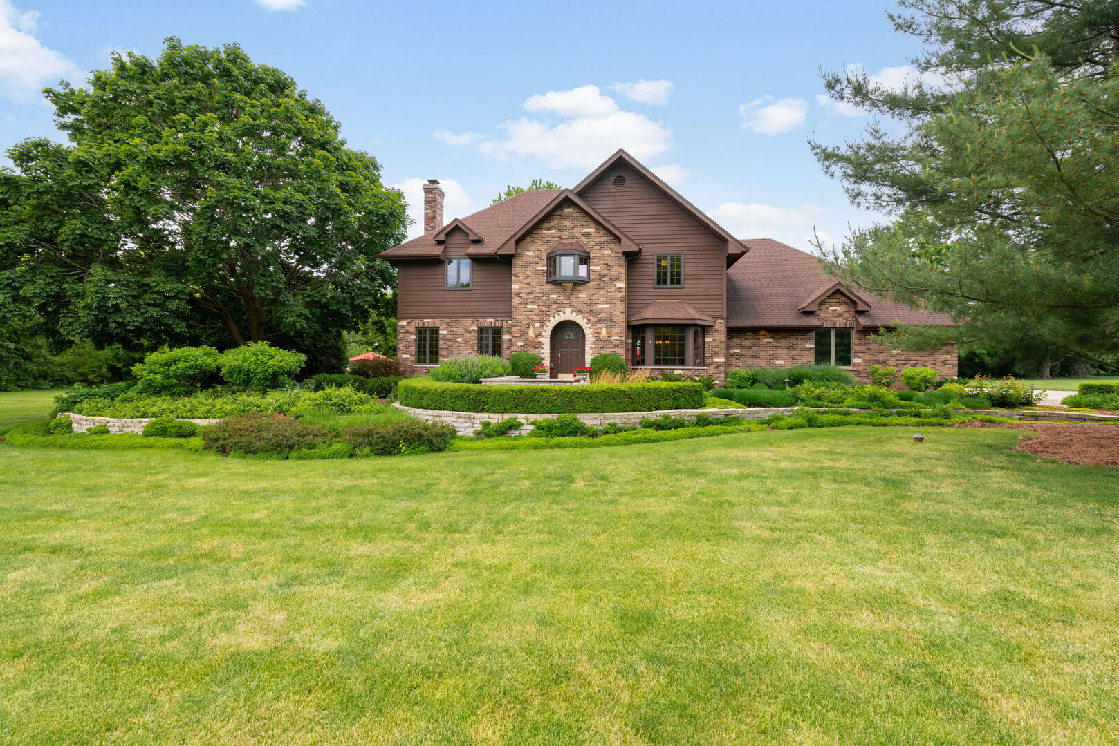 5N868 Prairie Valley Drive, St. Charles, IL 60175