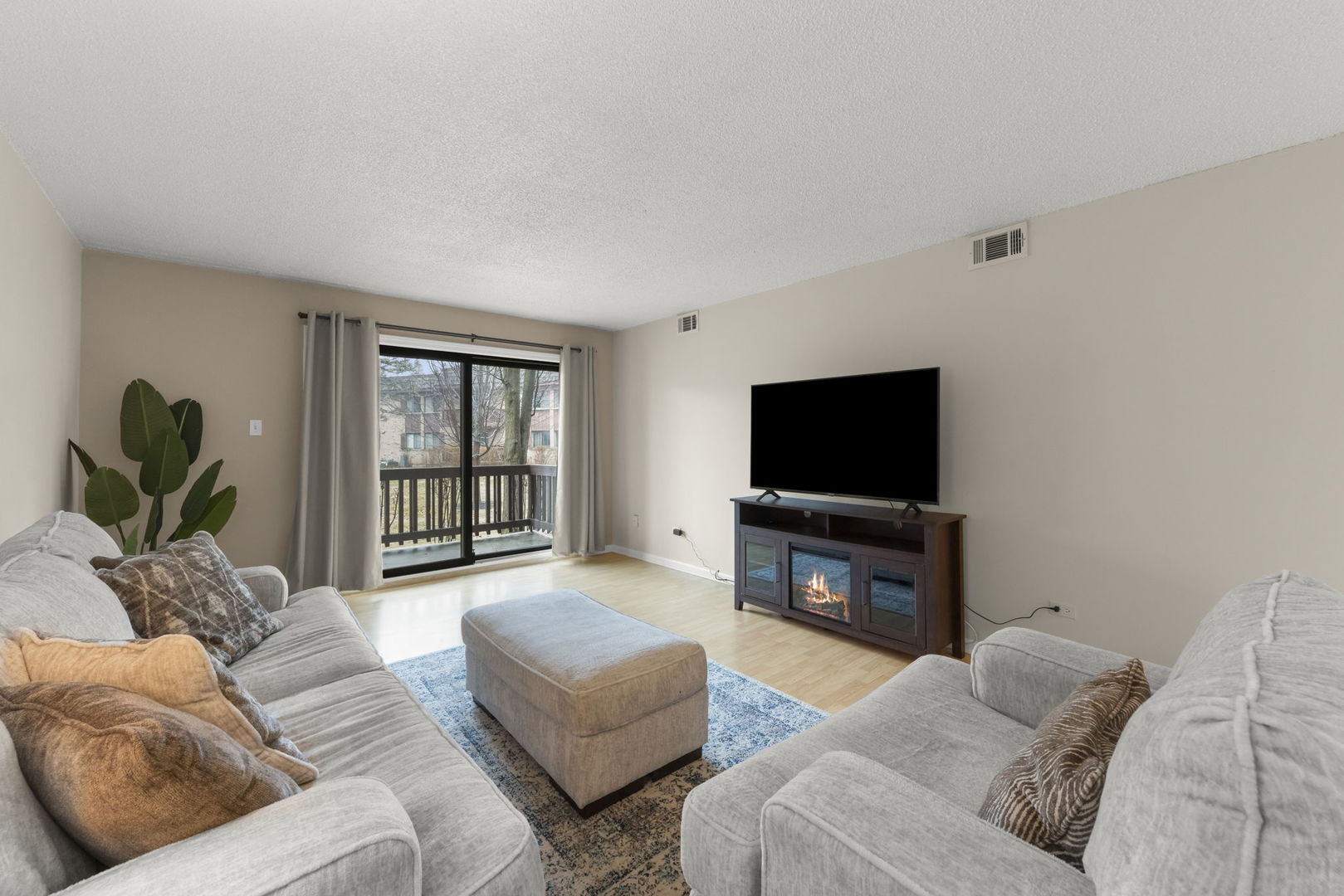 8000 WOODGLEN Lane #102, Downers Grove, IL 60516