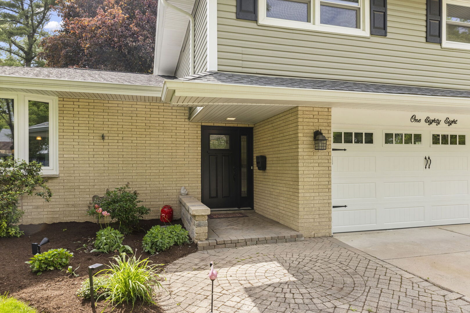 188 S Ellyn Avenue, Glen Ellyn, IL 60137