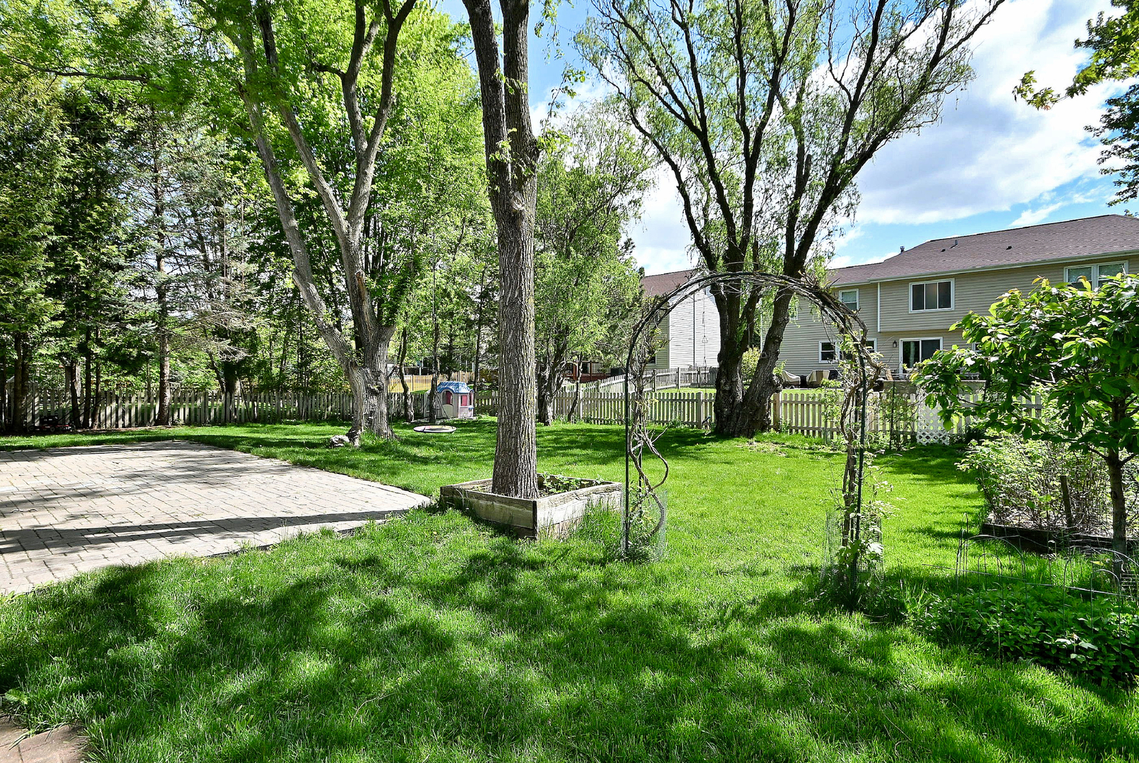 435 CROSS ARM Drive, Grayslake, IL 60030