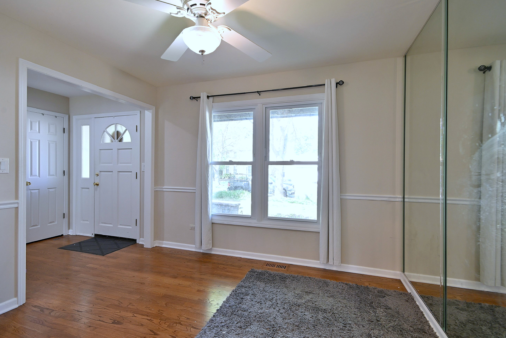 435 CROSS ARM Drive, Grayslake, IL 60030