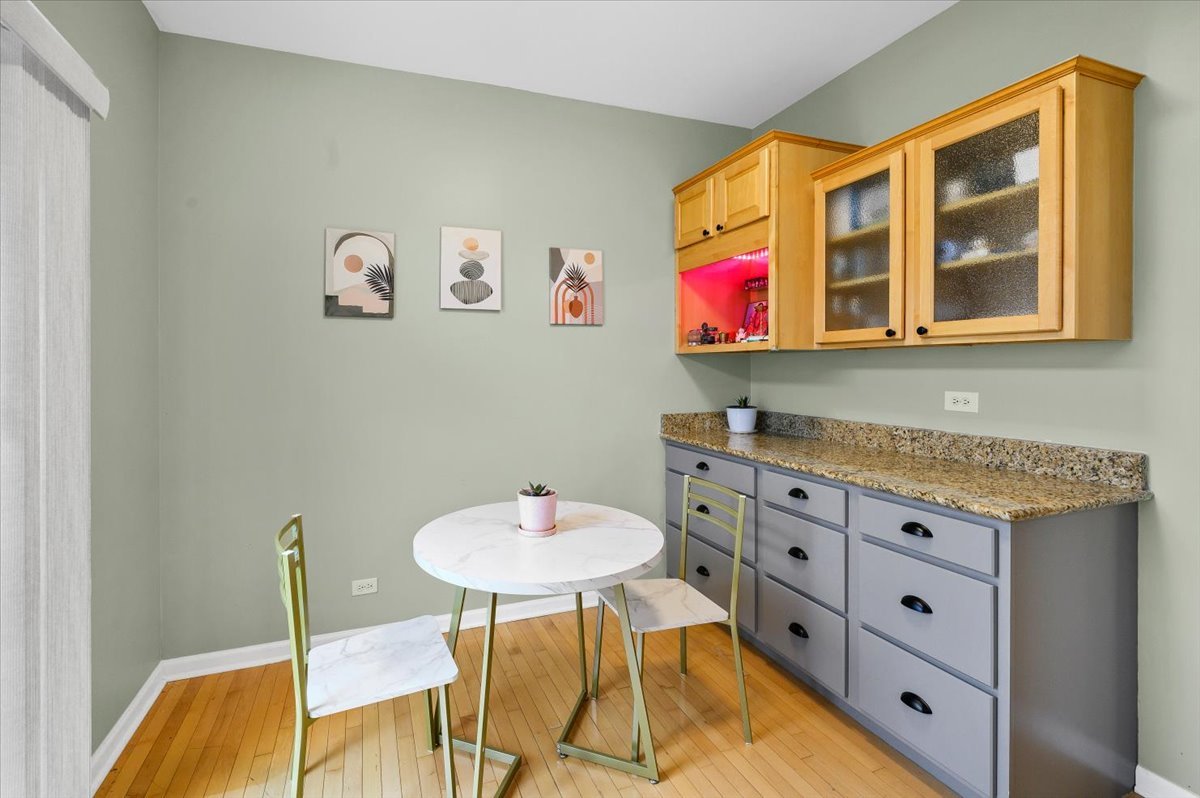 2631 N Greenwood Avenue, Arlington Heights, IL 60004