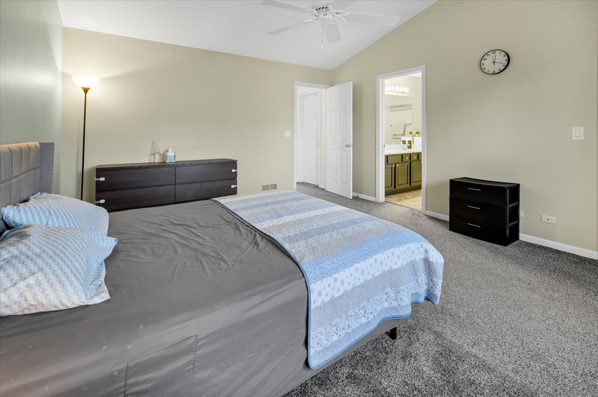 2631 N Greenwood Avenue, Arlington Heights, IL 60004