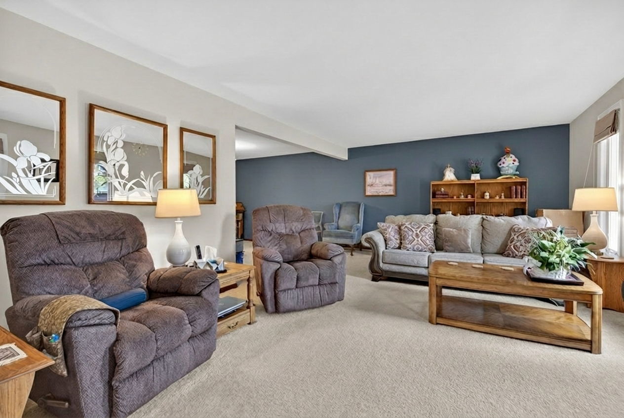 106 N Brookshore Drive, Shorewood, IL 60404