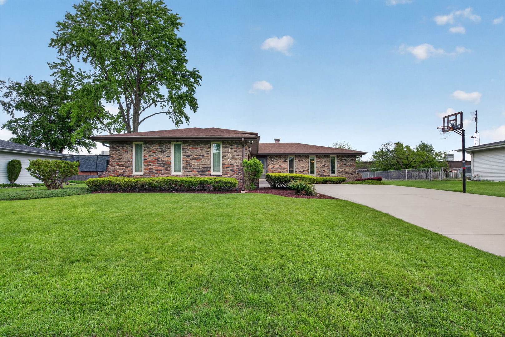 106 N Brookshore Drive, Shorewood, IL 60404