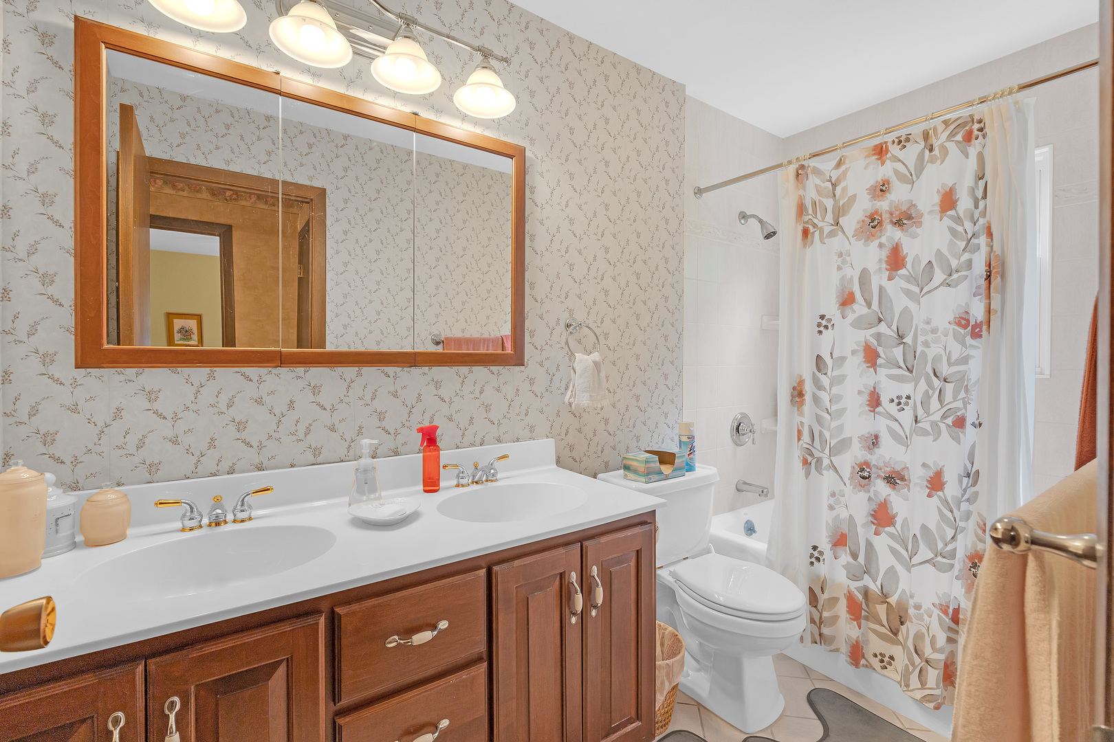 6313 Tamiami Drive, Downers Grove, IL 60516