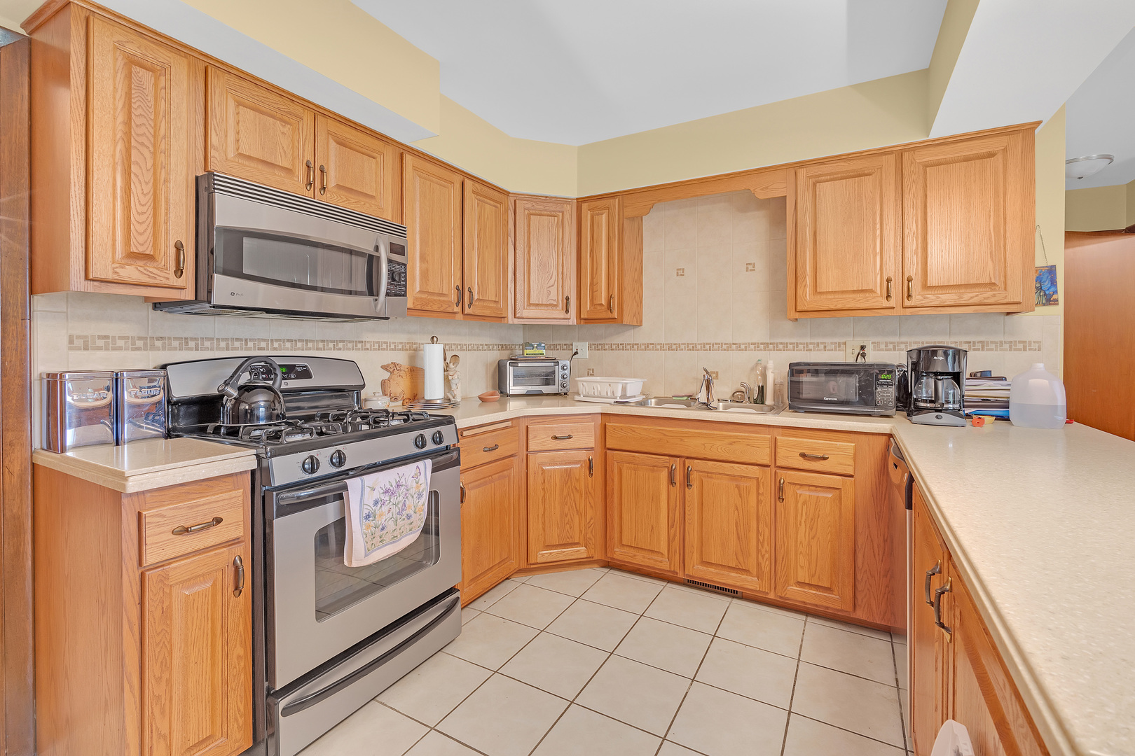 6313 Tamiami Drive, Downers Grove, IL 60516