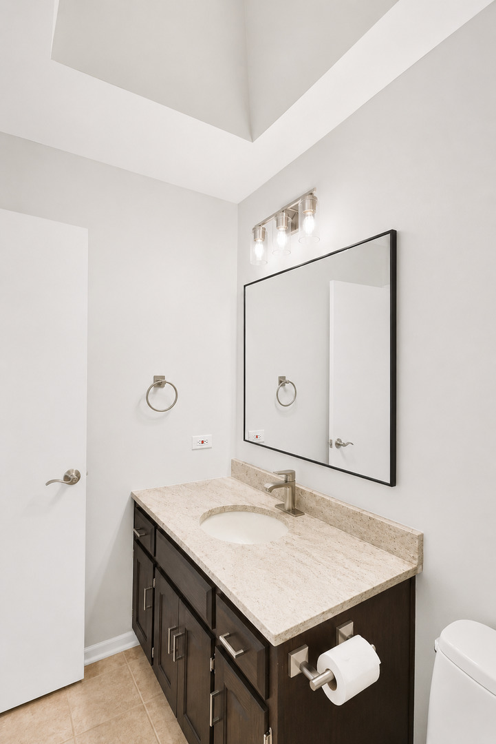 1441 W AUTUMN Trail, Addison, IL 60101