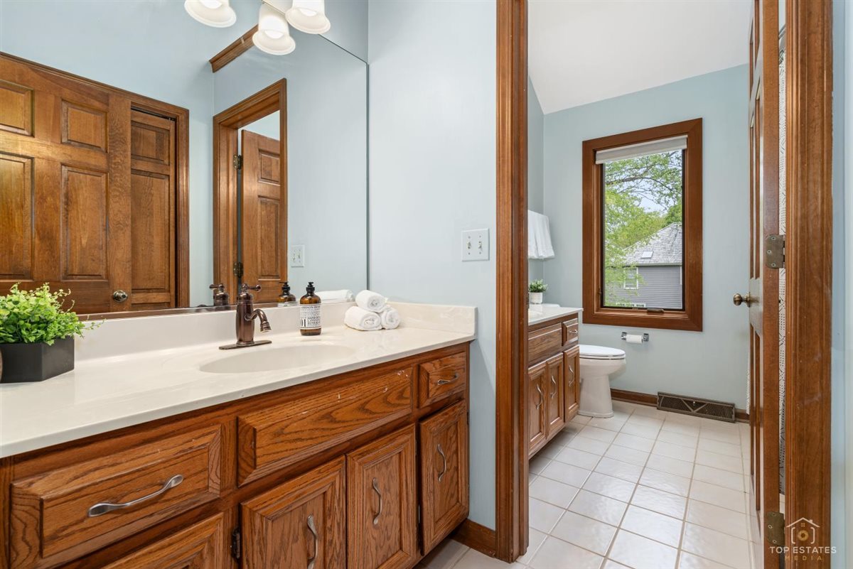 1309 Hawkins Court, St. Charles, IL 60174