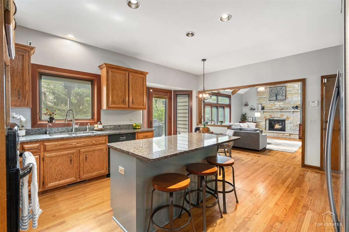 1309 Hawkins Court, St. Charles, IL 60174