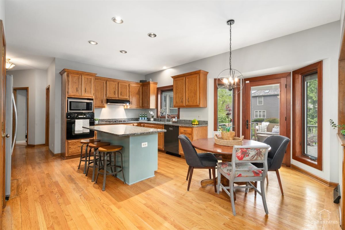 1309 Hawkins Court, St. Charles, IL 60174