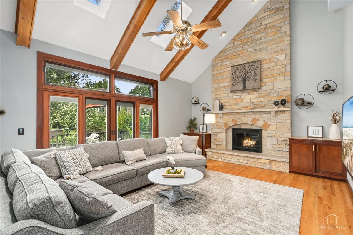1309 Hawkins Court, St. Charles, IL 60174