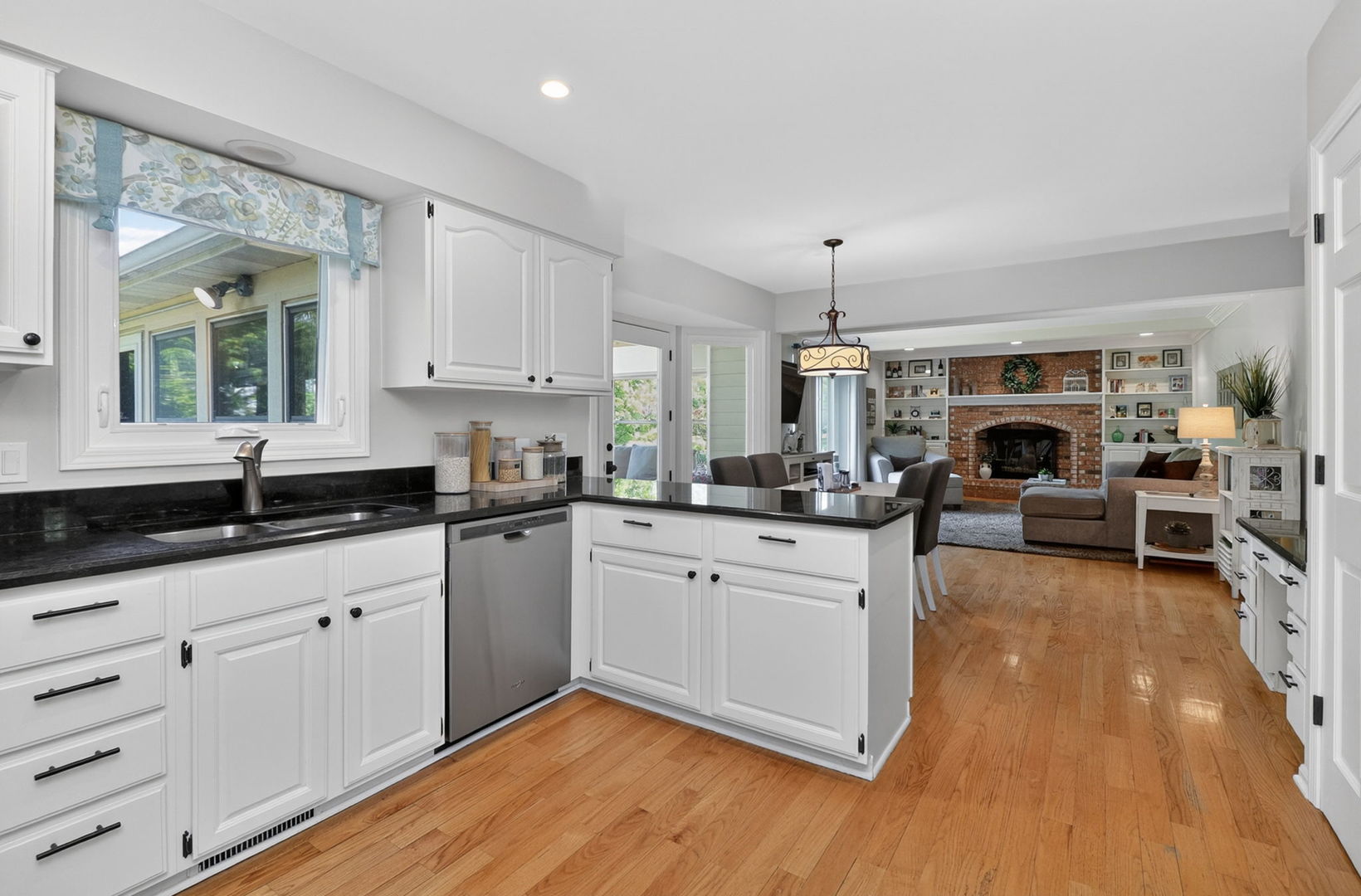 27W228 Heather Lane, Winfield, IL 60190