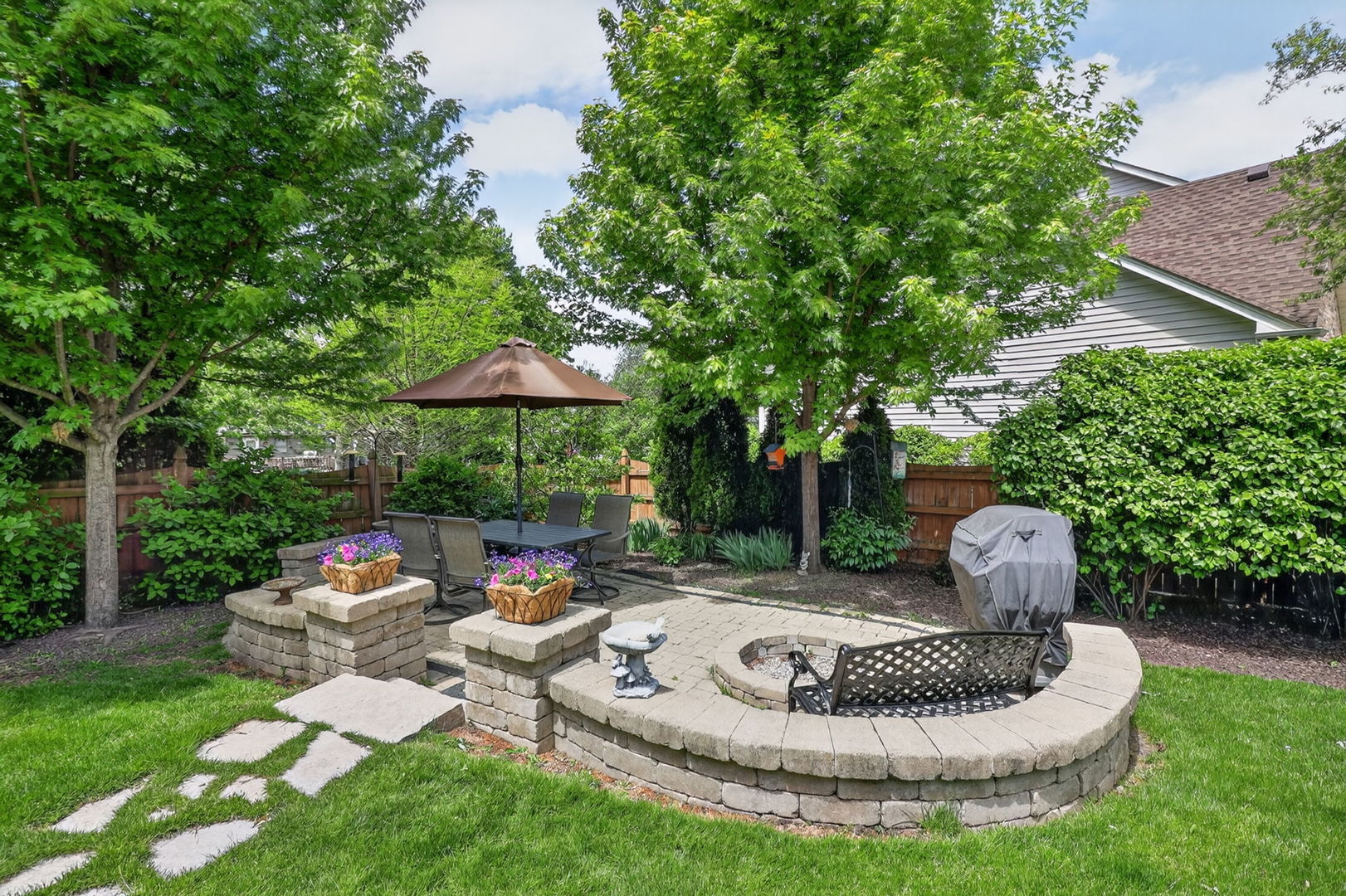 27W228 Heather Lane, Winfield, IL 60190