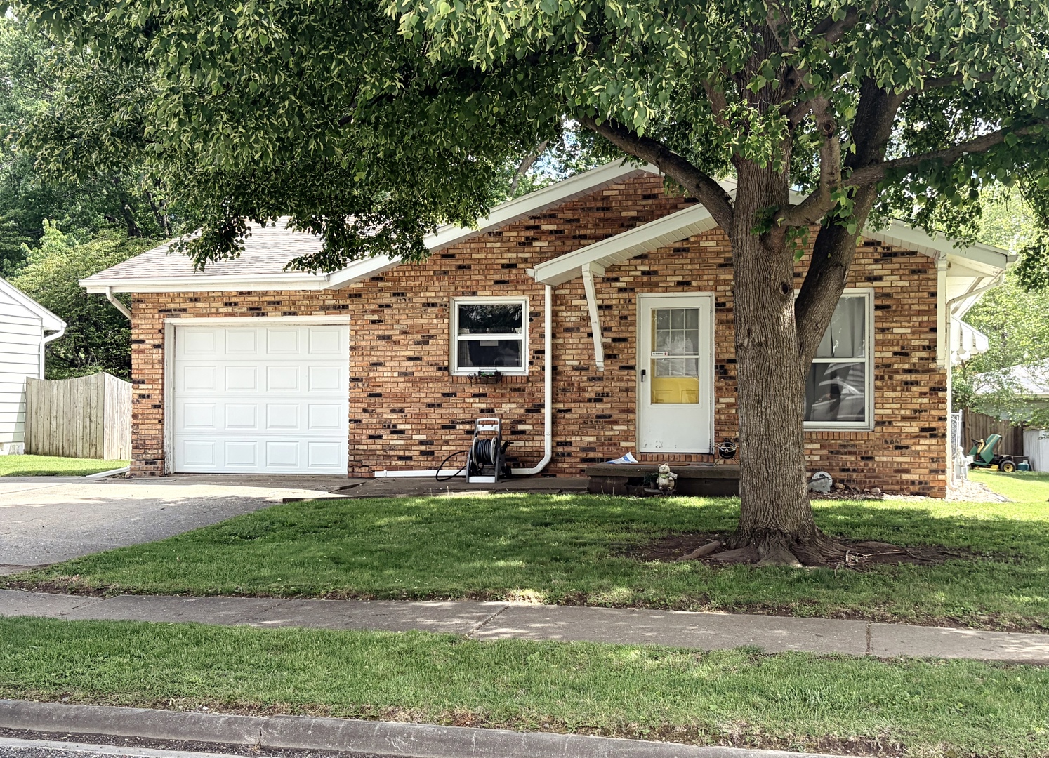 6 Blair Court, Clinton, IL 61727