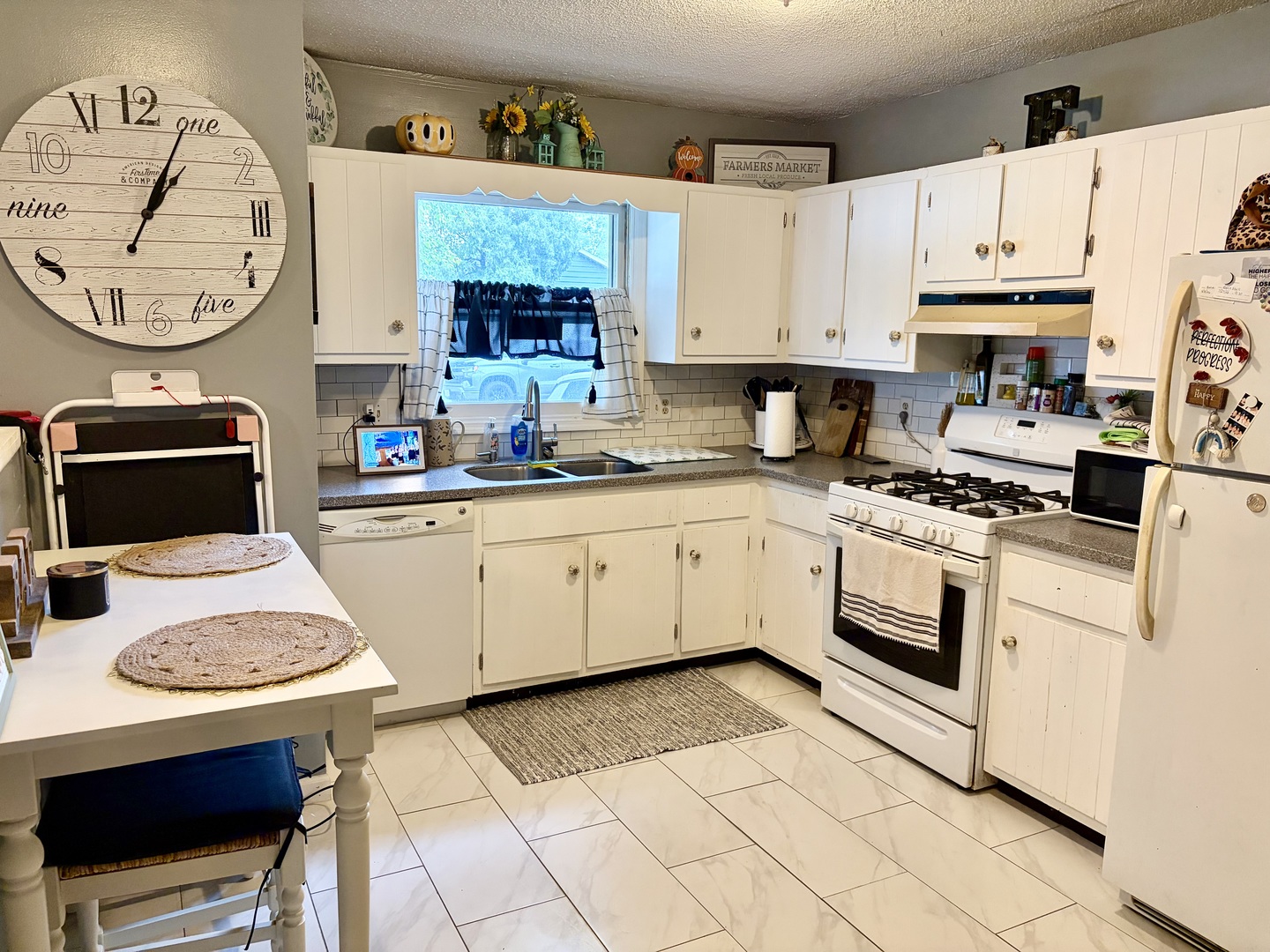 6 Blair Court, Clinton, IL 61727