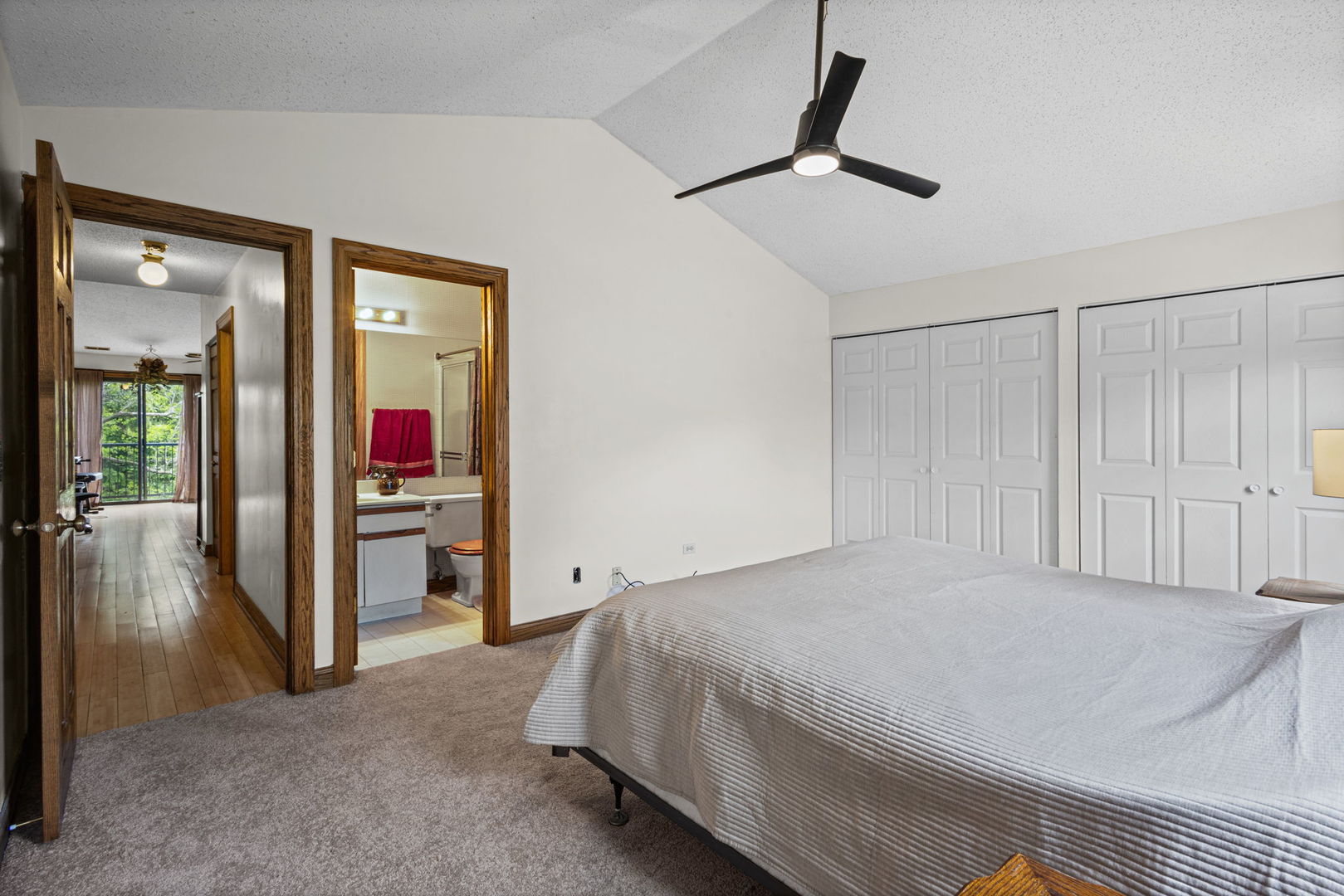 338 Essex Court #338, Wood Dale, IL 60191