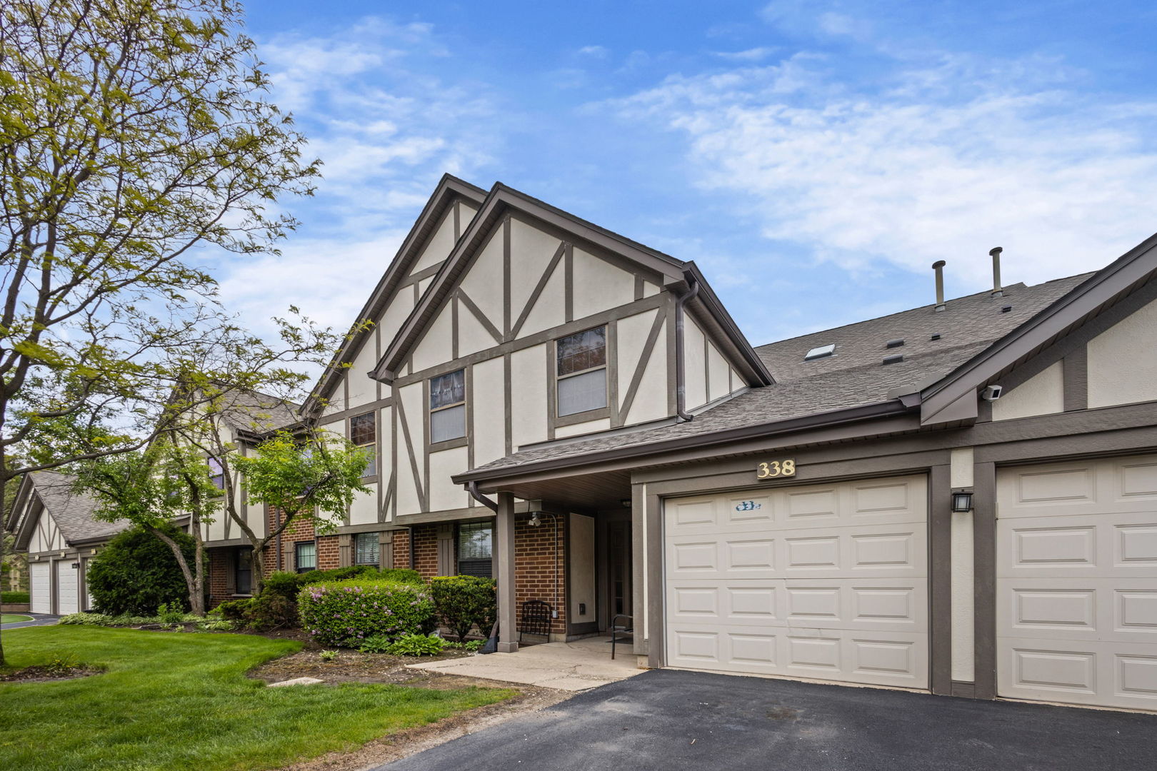 338 Essex Court #338, Wood Dale, IL 60191
