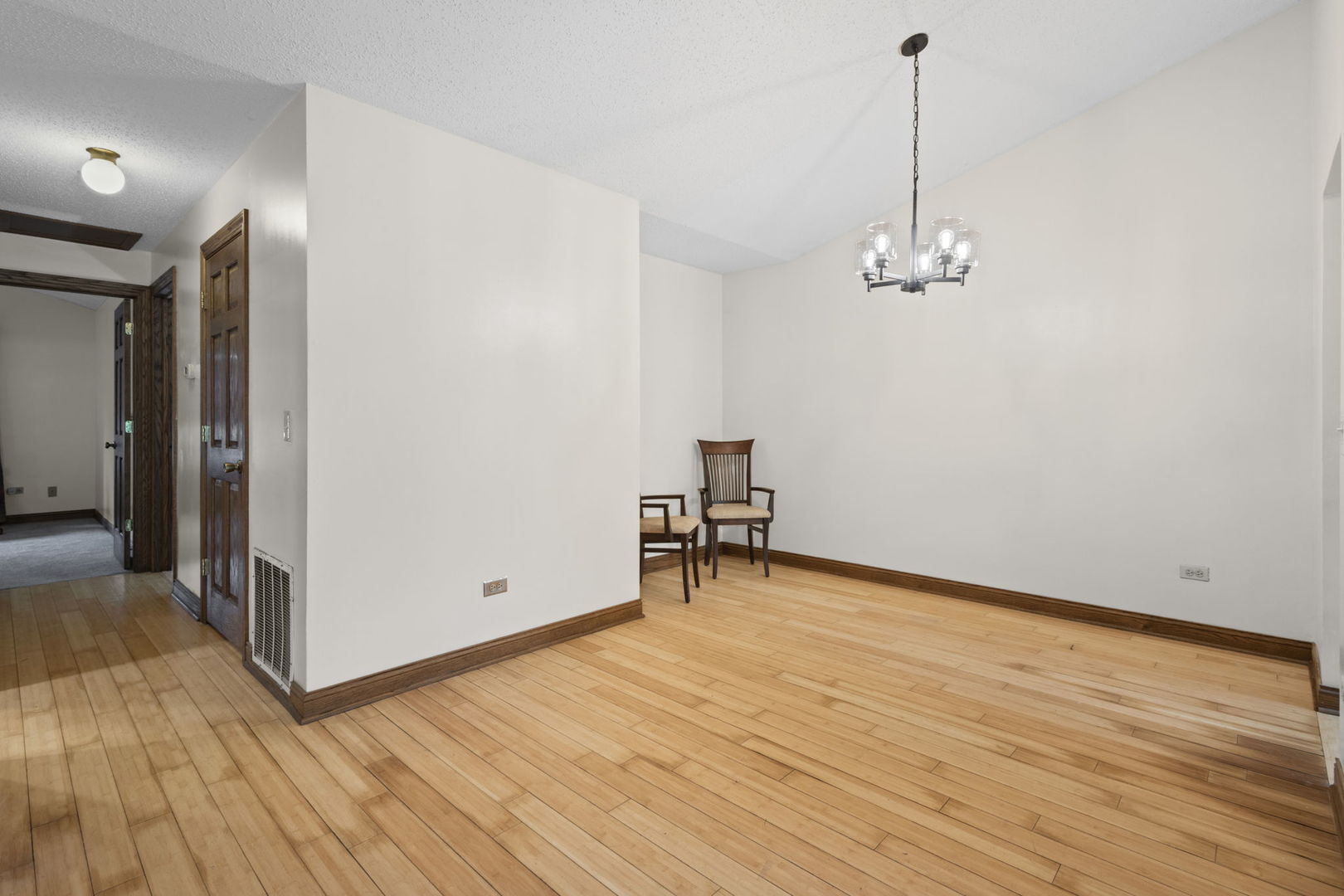 338 Essex Court #338, Wood Dale, IL 60191