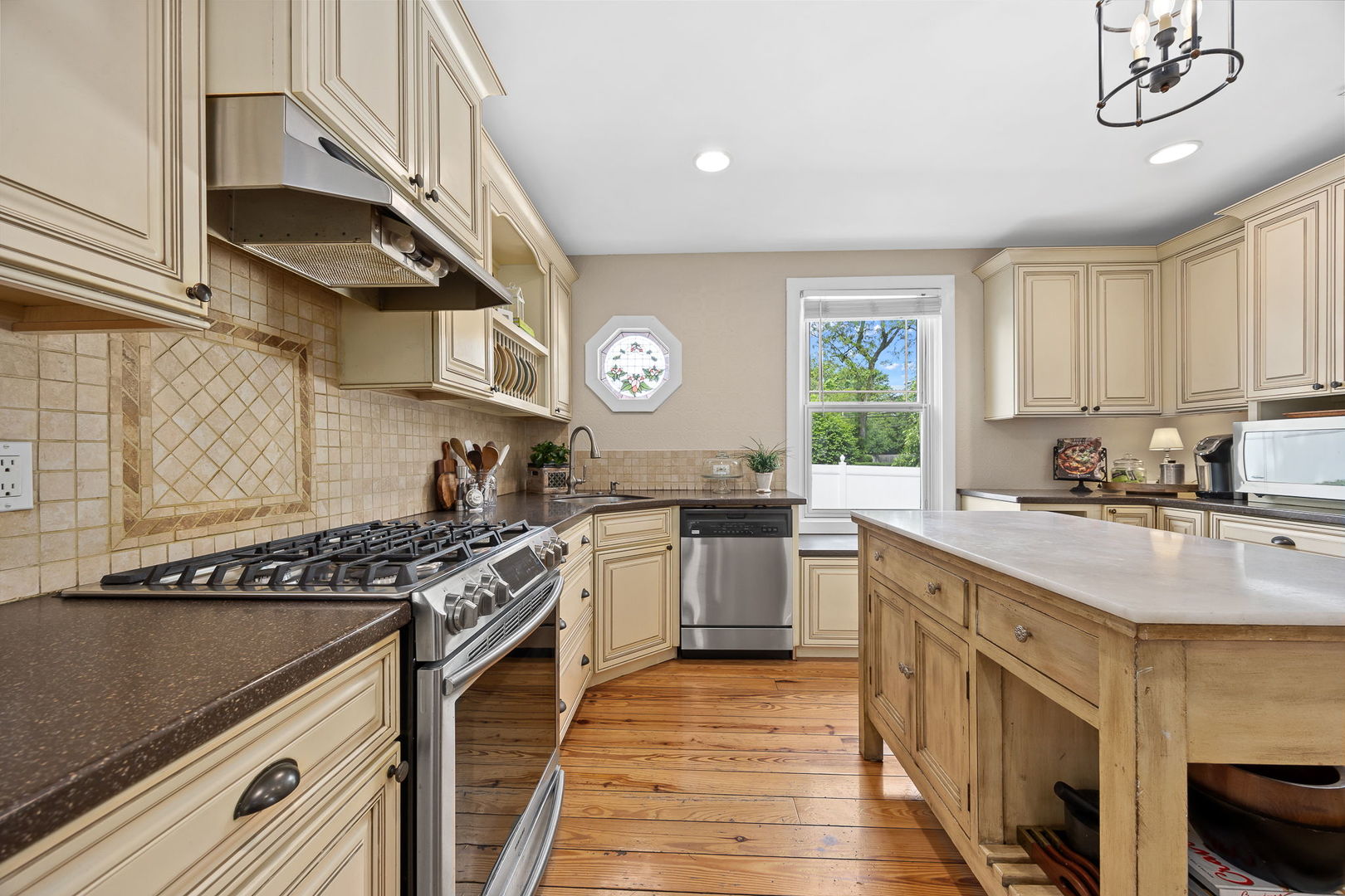 442 Davis Street, Downers Grove, IL 60515