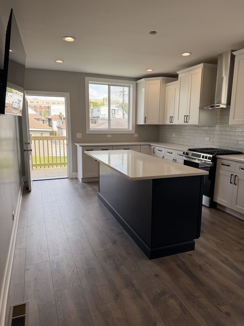 2309 N Rutherford Avenue, Chicago, IL 60707