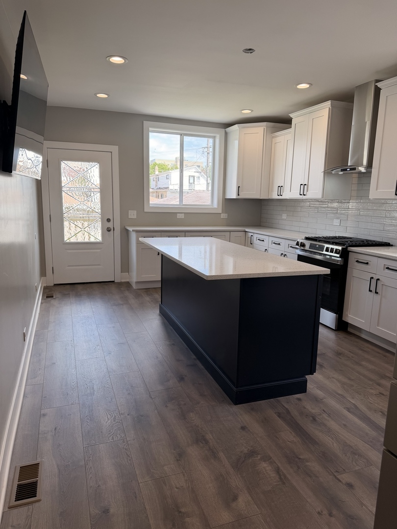 2309 N Rutherford Avenue, Chicago, IL 60707