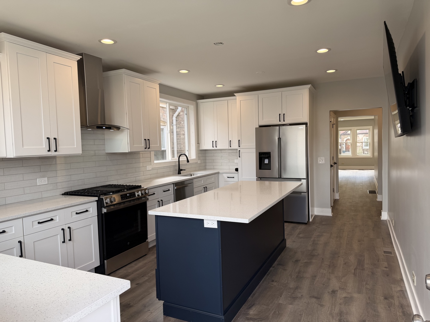 2309 N Rutherford Avenue, Chicago, IL 60707