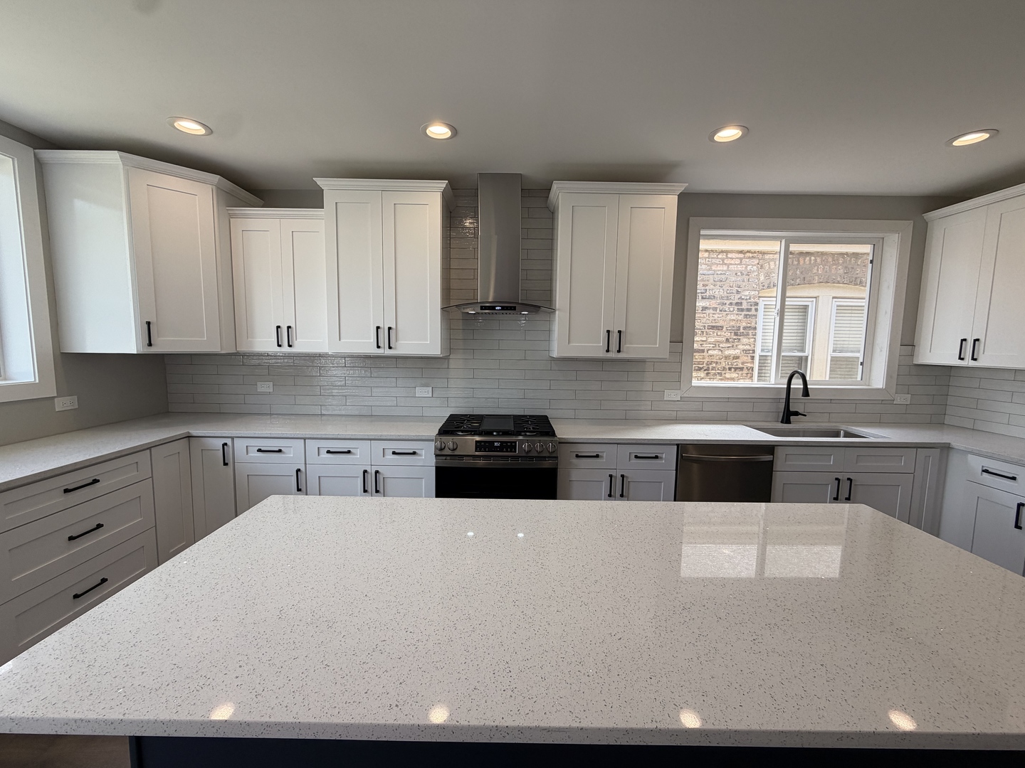 2309 N Rutherford Avenue, Chicago, IL 60707