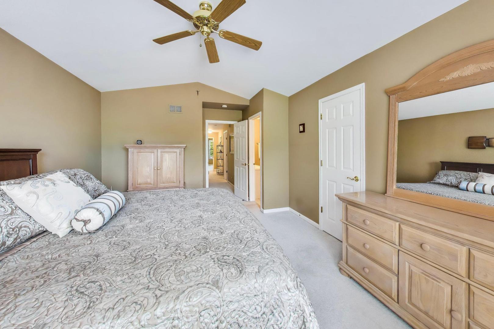 3946 Balmoral Court, Rolling Meadows, IL 60008