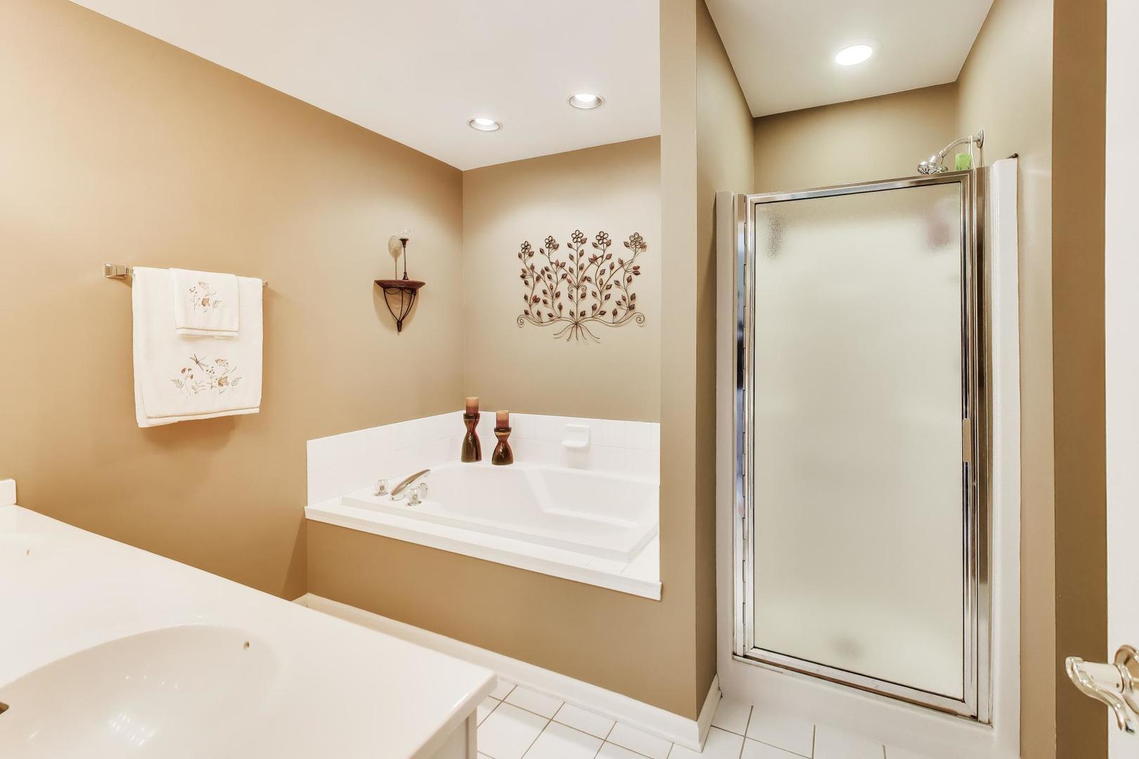 3946 Balmoral Court, Rolling Meadows, IL 60008