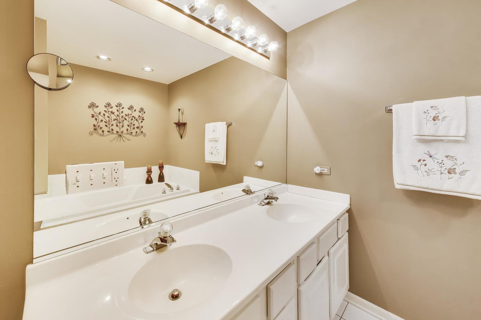 3946 Balmoral Court, Rolling Meadows, IL 60008