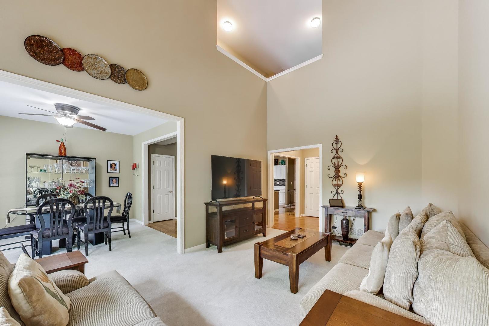 3946 Balmoral Court, Rolling Meadows, IL 60008