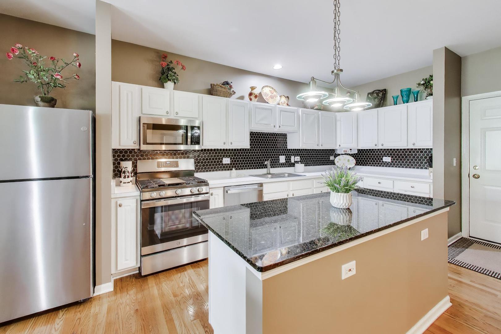 3946 Balmoral Court, Rolling Meadows, IL 60008