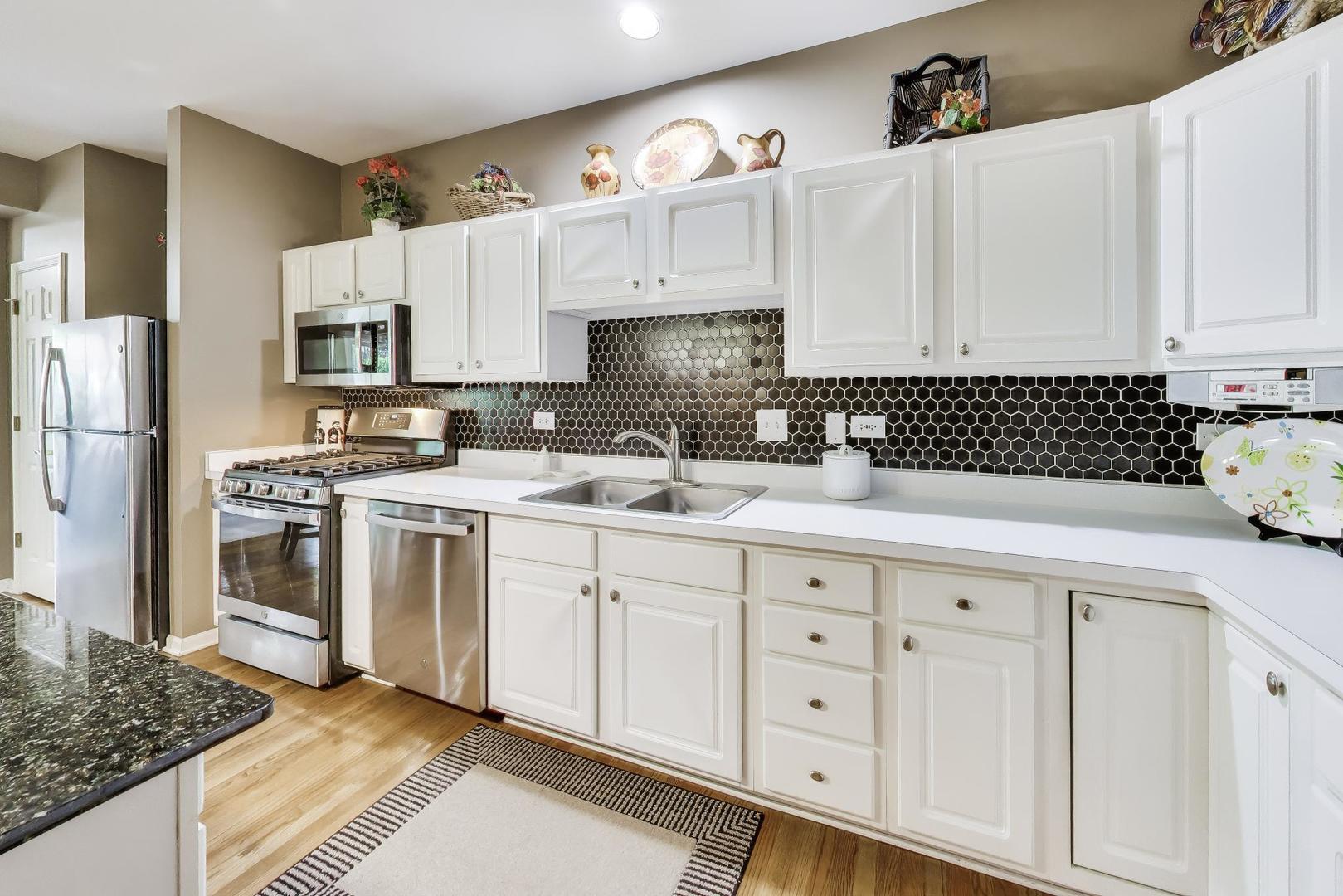 3946 Balmoral Court, Rolling Meadows, IL 60008
