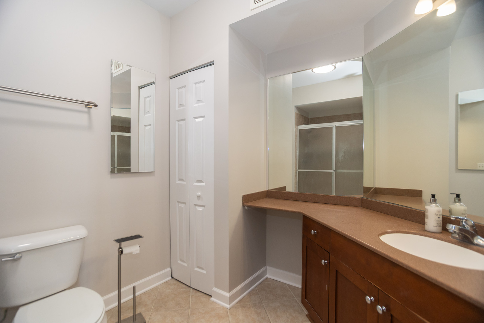 8440 Callie Avenue #606, Morton Grove, IL 60053