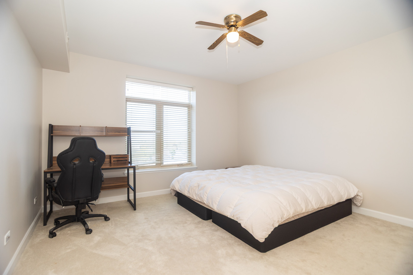 8440 Callie Avenue #606, Morton Grove, IL 60053