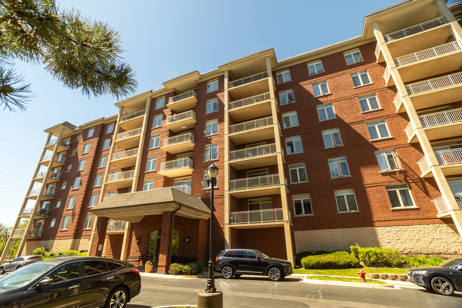 8440 Callie Avenue #606, Morton Grove, IL 60053