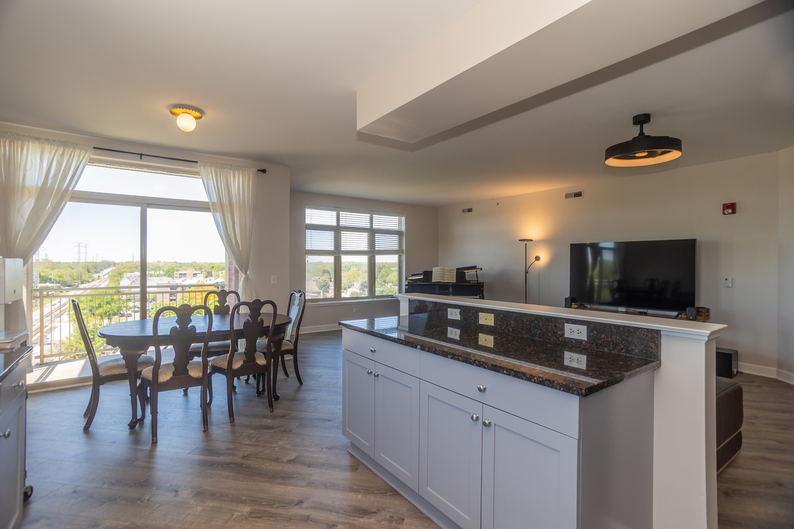 8440 Callie Avenue #606, Morton Grove, IL 60053