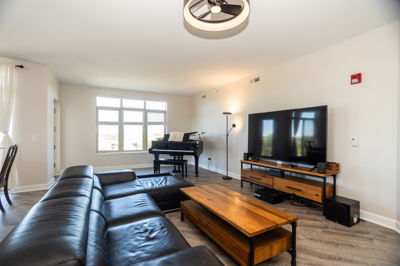 8440 Callie Avenue #606, Morton Grove, IL 60053