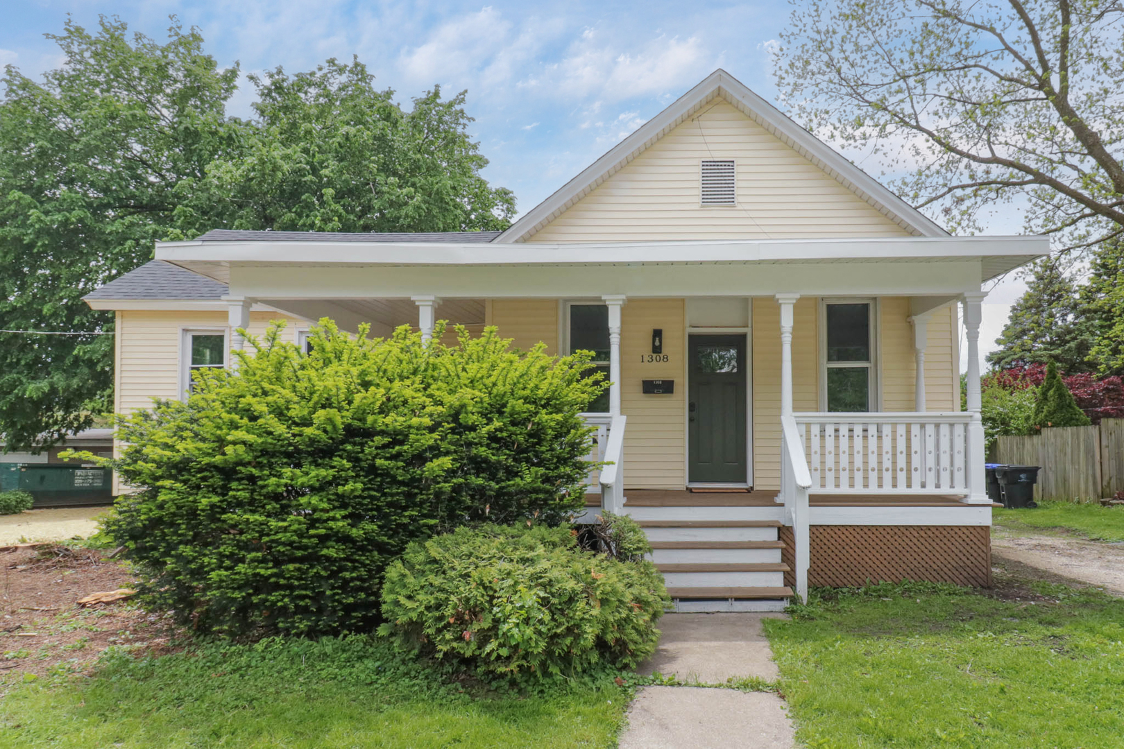 1308 W Market Street, Bloomington, IL 61701